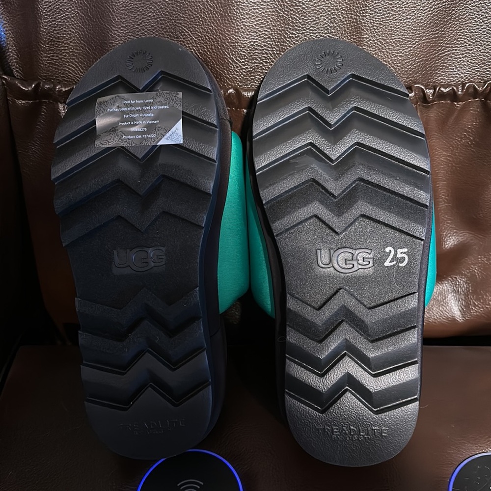 Size 8 Ugg Slides - image 3